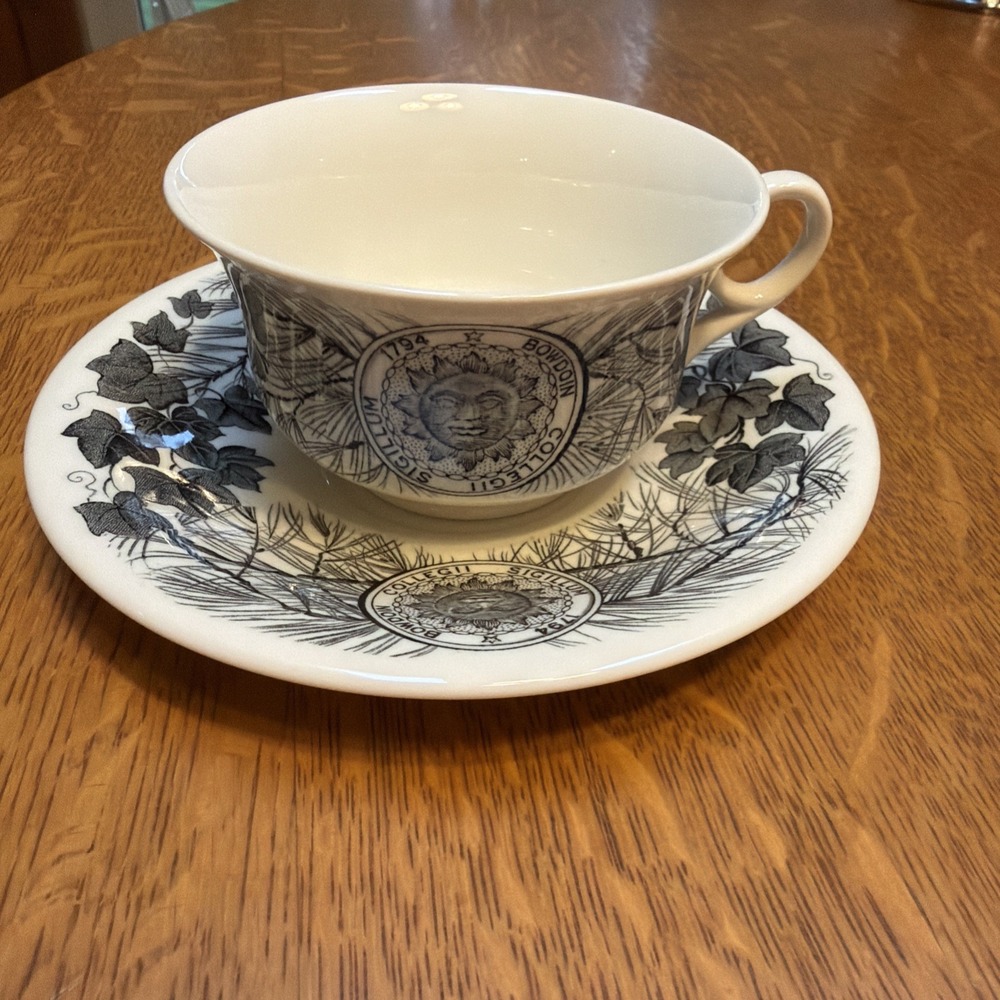 Vintage Wedgwood Bowdoin College 1947 Tea Cup & Saucer MINT
